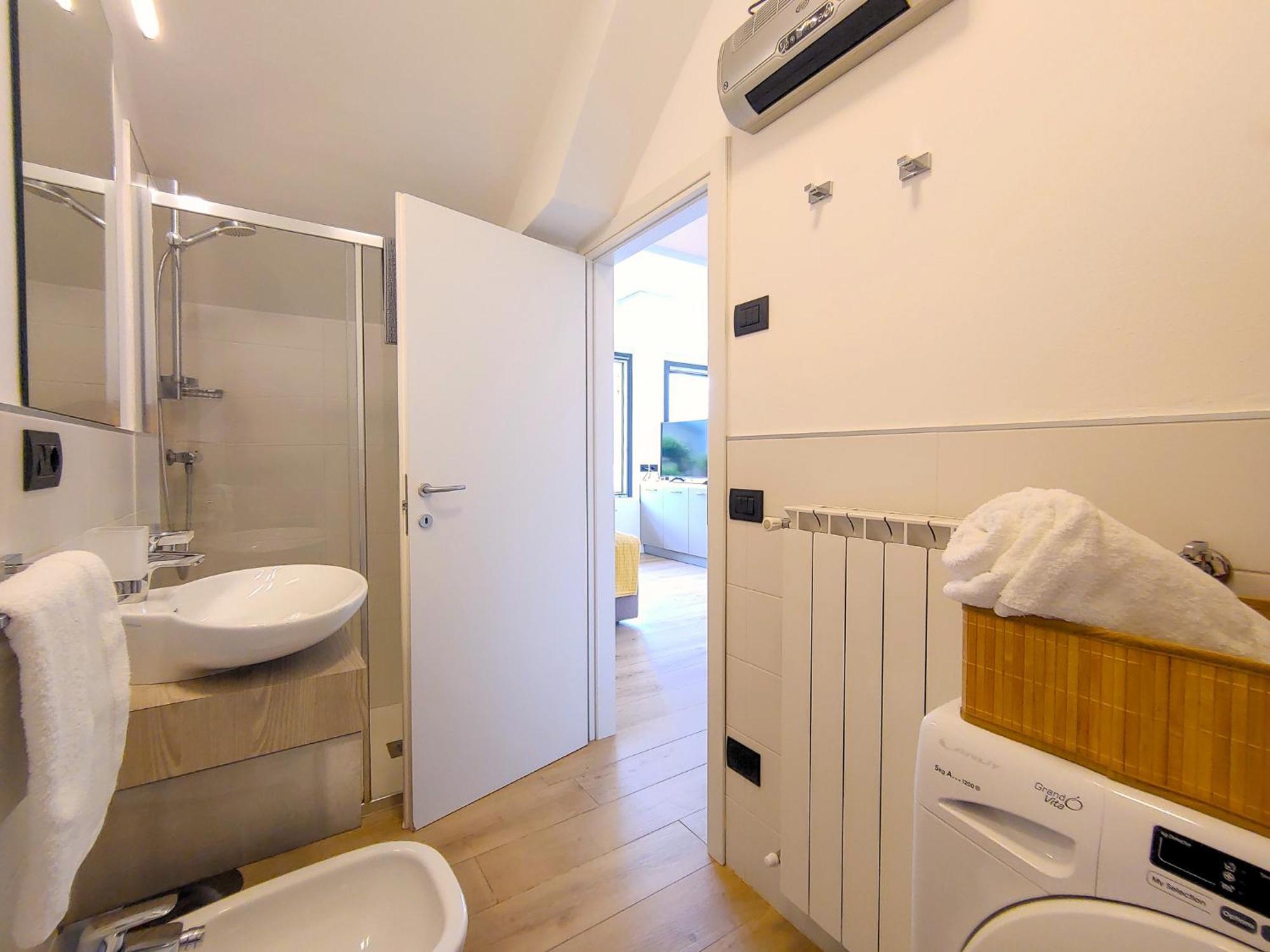 Dascio Emotion Ferienwohnung Mit Terrasse Am See Ngoại thất bức ảnh
