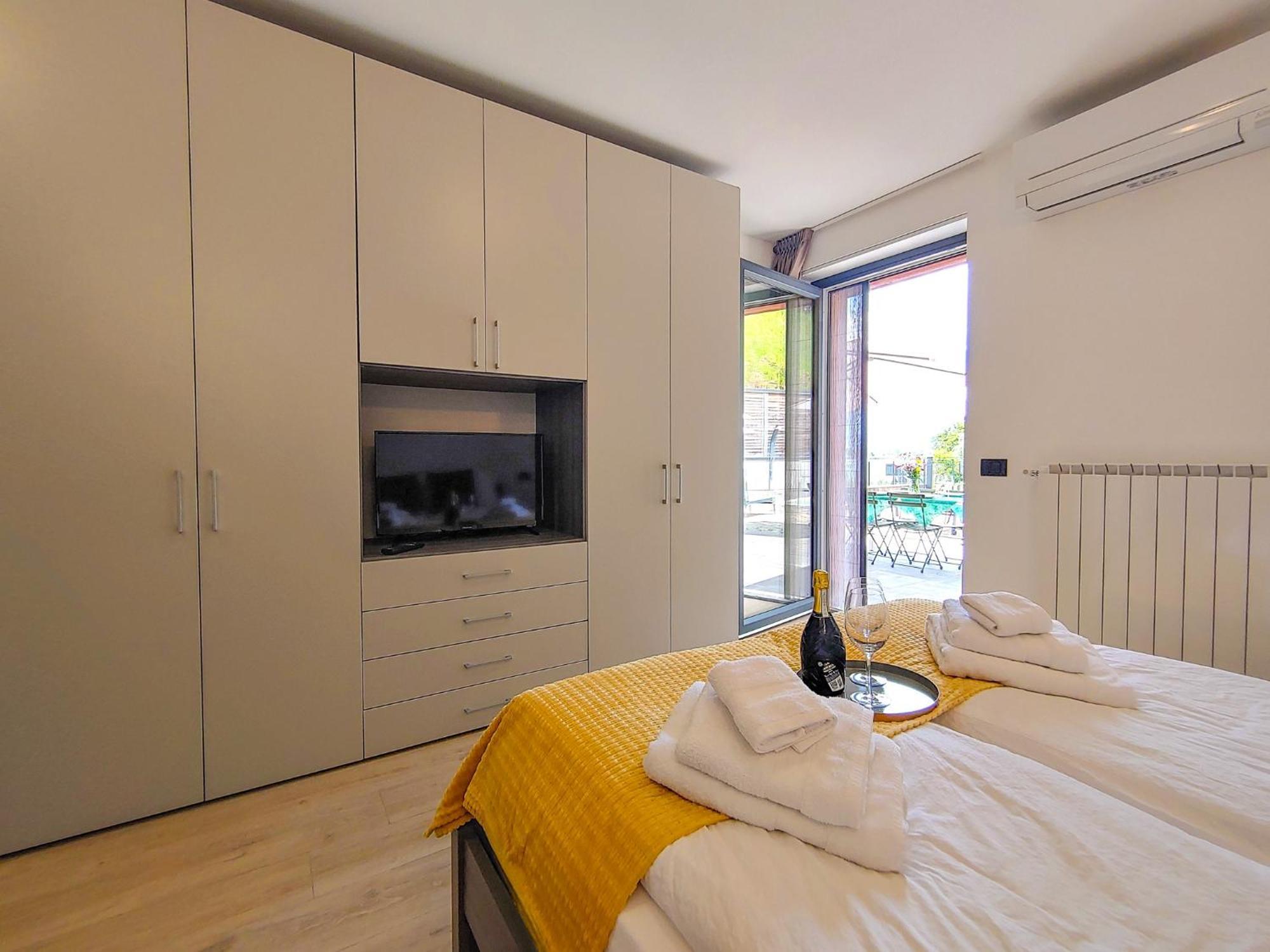 Dascio Emotion Ferienwohnung Mit Terrasse Am See Ngoại thất bức ảnh